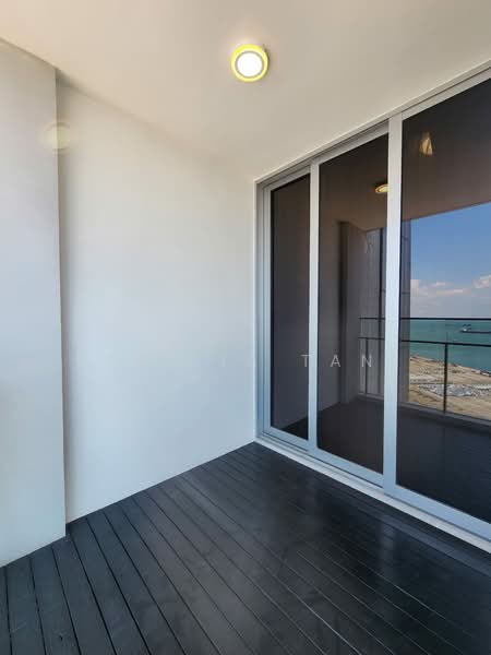 Eon Shenton, 70 Shenton Way, 2 Bedrooms, 538 sqft, Condominium For Rent, by Ericia Tan, 24490660 - Access to Common Bedroom from Baclony - PropertyGuru.com.sg