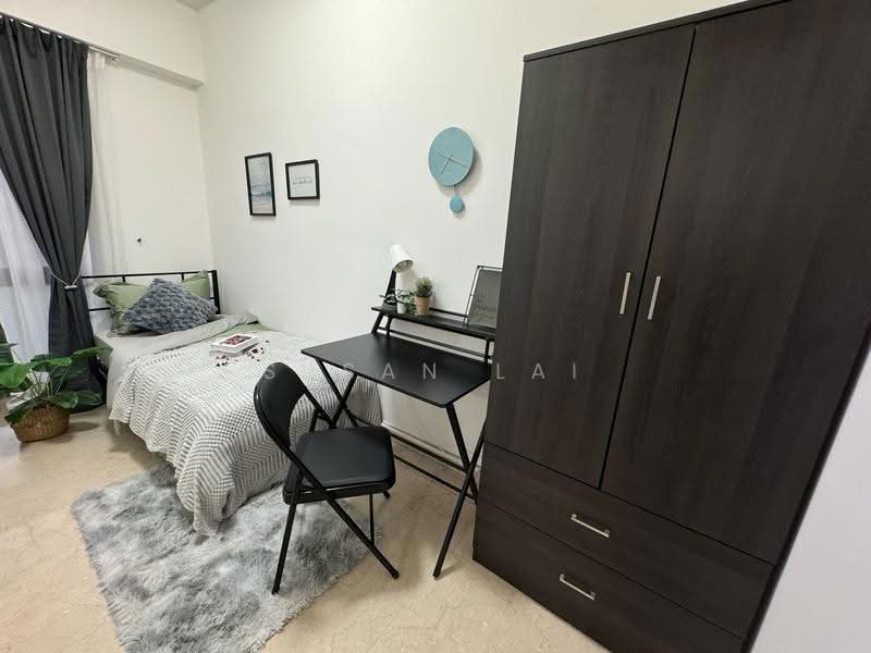 room with window $1400