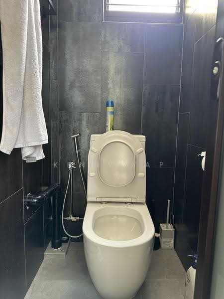 806 King George's Avenue, 806 King George's Avenue, Farrer Park / Serangoon Rd, 2 Bedrooms, 635 sqft, HDB Flat For Rent, by Kenny Yap, 24493531 - Bathroom - PropertyGuru.com.sg