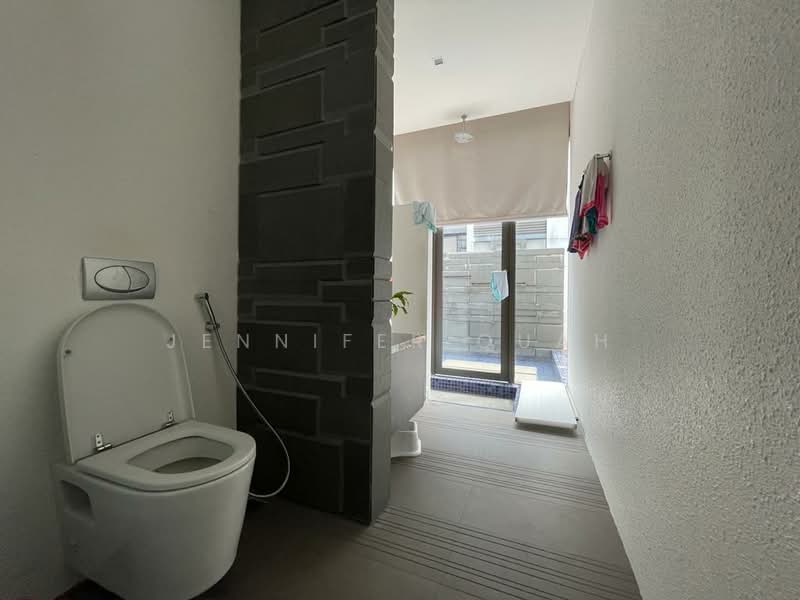 Dunsfold D13, Dunsfold Drive, 6 Bedrooms, 6,100 sqft, Bungalow House For Rent, by Jennifer Quah, 24494410 - PropertyGuru.com.sg