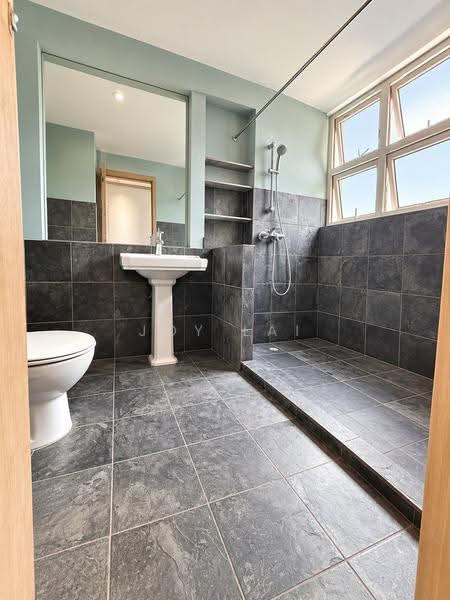 27 Balmoral Park, 27 Balmoral Park, Orchard / River Valley, 3 Bedrooms, 1,797 sqft, Apartment For Sale, by Joy Lai, 24495562 - Bathroom - PropertyGuru.com.sg