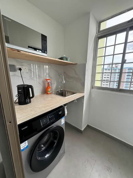 Lakeside Tower, 9H Yuan Ching Road, 1 Bedroom, 250 sqft, Apartment For Rent, by Wee Chye Heng (Alan Wee), 24500568 - PropertyGuru.com.sg