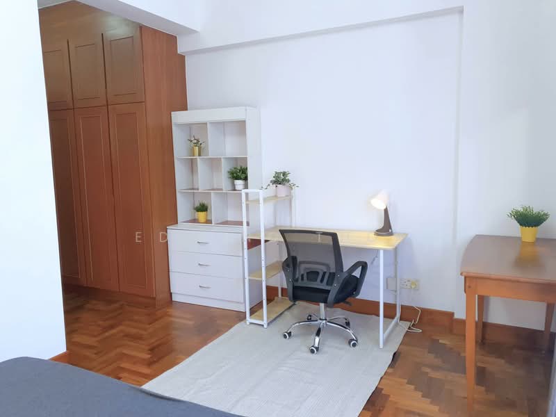 Westcove Condo, 10 West Coast Crescent, 3 Bedrooms, 1,141 sqft, Condominium For Rent, by Edmund Thor, 24501515 - Master Bedroom with a Study Table - PropertyGuru.com.sg