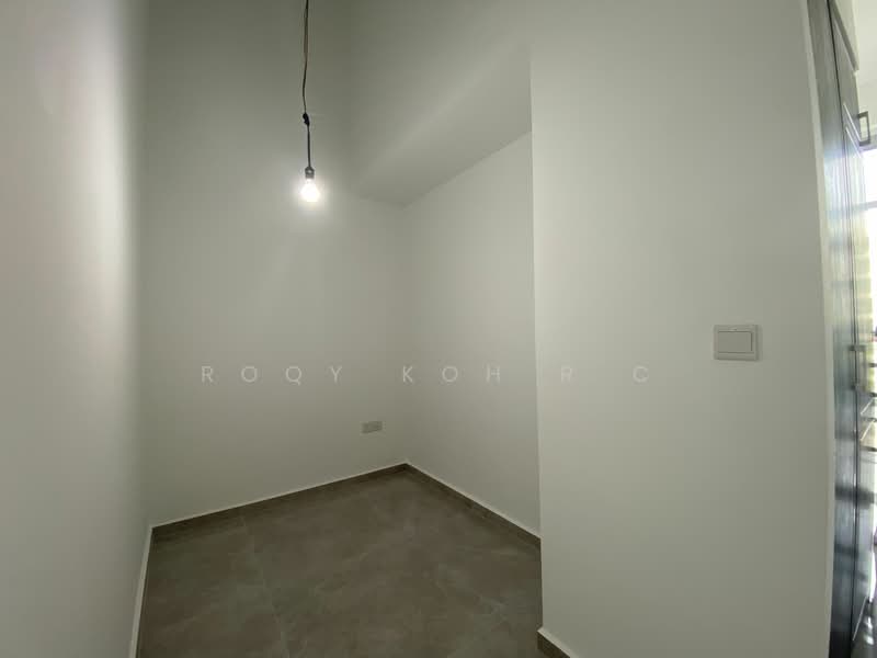 Mayfair Gardens, 8 Rifle Range Road, 2 Bedrooms, 646 sqft, Condominium For Rent, by Roqy Koh R C, 24502176 - PropertyGuru.com.sg