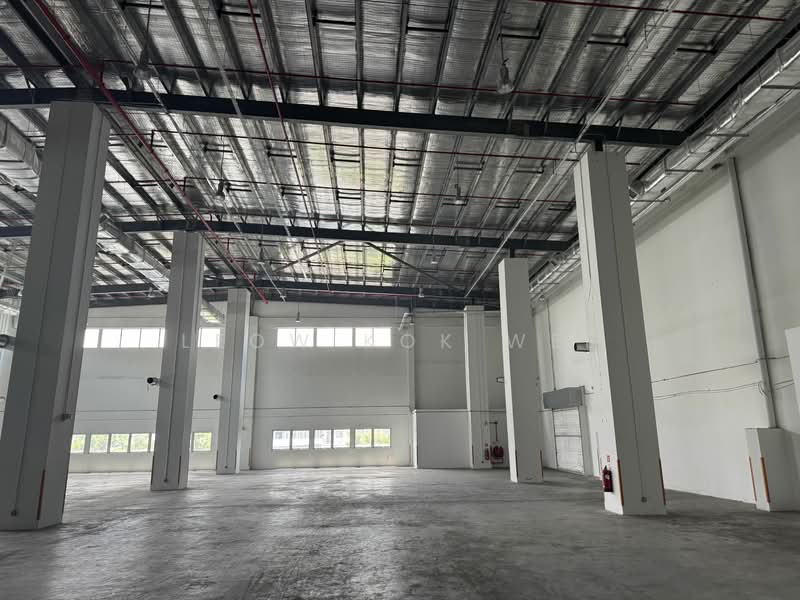 9m high warehouse 8 loading bays @ changi, , 15,500 sqft, Light Industrial (B1) For Rent, by Leow Kok Wee, 24504042 - CommercialGuru.com.sg