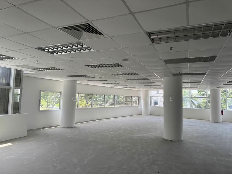 9m high warehouse 8 loading bays @ changi, , 15,500 sqft, Light Industrial (B1) For Rent, by Leow Kok Wee, 24504042 - CommercialGuru.com.sg