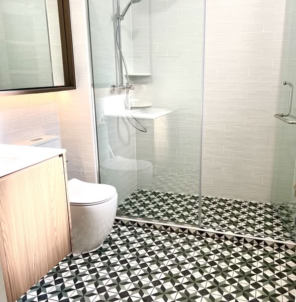 Astrid Meadows, 52 Coronation Road West, 3 Bedrooms, 1,356 sqft, Condominium For Rent, by Anne Hicks, 24504790 - Master bathroom with rain shower. - PropertyGuru.com.sg