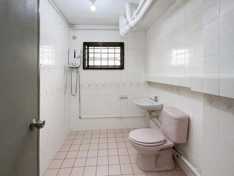 139 Jalan Bukit Merah, 139 Jalan Bukit Merah, Alexandra / Commonwealth, Room Rental, 150 sqft, HDB Flat For Rent, by Adrienna Keon, 24508508 - Bathroom - PropertyGuru.com.sg