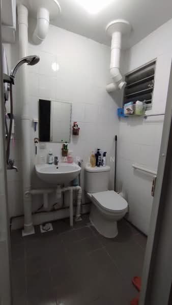 702 Bedok Reservoir Road, 702 Bedok Reservoir Road, 2 Bedrooms, 690 sqft, HDB Flat For Rent, by Darien Ho, 24510748 - PropertyGuru.com.sg