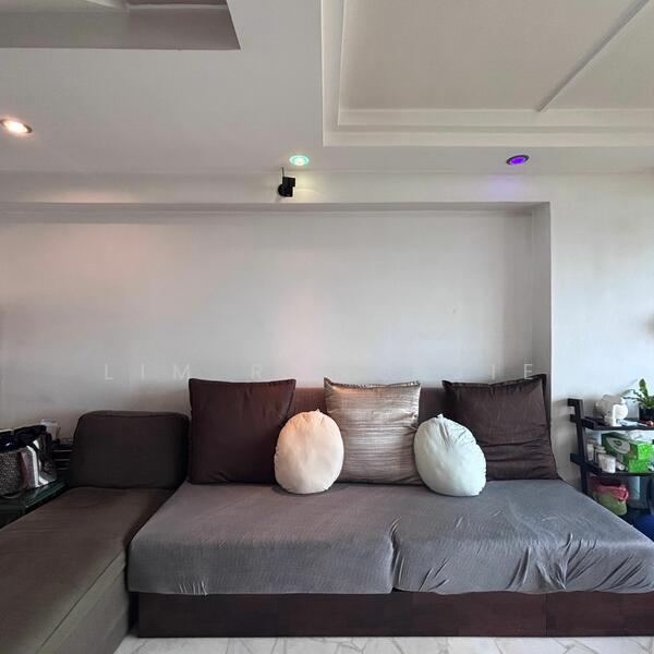 For Sale - 578 Hougang Avenue 4