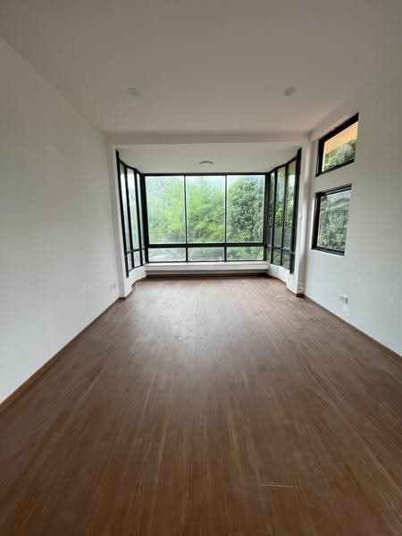 Lucky Crescent, Lucky Crescent, Bedok / Upper East Coast, 3 Bedrooms, 6,500 sqft, Semi-Detached House For Rent, by Ngee Siong Lim, 24511506 - PropertyGuru.com.sg