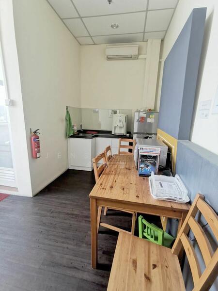 Tradehub 21, 18 Boon Lay Way, 200 sqft, Light Industrial (B1) For Rent, by Jensen Toh 卓新智, 24514361 - Huge Pantry Area - CommercialGuru.com.sg