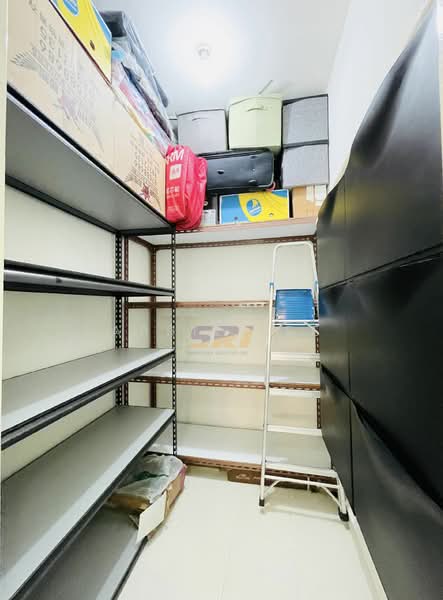 The Lakeshore, 31 Jurong West Street 41, 3 Bedrooms, 1,044 sqft, Condominium For Rent, by April Lee, 24517344 - Storeroom - PropertyGuru.com.sg