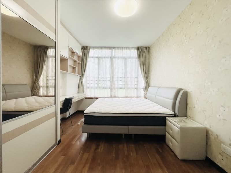 The Lakeshore, 31 Jurong West Street 41, 3 Bedrooms, 1,044 sqft, Condominium For Rent, by April Lee, 24517344 - Master Room - PropertyGuru.com.sg