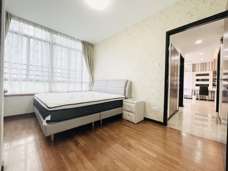 The Lakeshore, 31 Jurong West Street 41, 3 Bedrooms, 1,044 sqft, Condominium For Rent, by April Lee, 24517344 - Master Room - PropertyGuru.com.sg