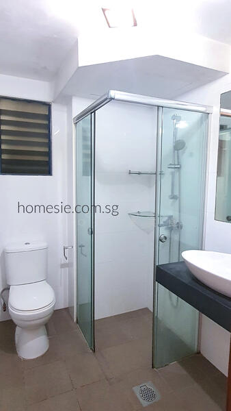 Westcove Condo, 10 West Coast Crescent, 3 Bedrooms, 1,141 sqft, Condominium For Rent, by Dennis Thor 涂英良, 24517967 - Common Bathroom - PropertyGuru.com.sg