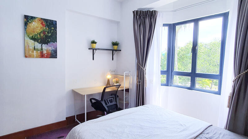 Westcove Condo, 10 West Coast Crescent, 3 Bedrooms, 1,141 sqft, Condominium For Rent, by Dennis Thor 涂英良, 24517967 - Bedroom 2 with a study table - PropertyGuru.com.sg