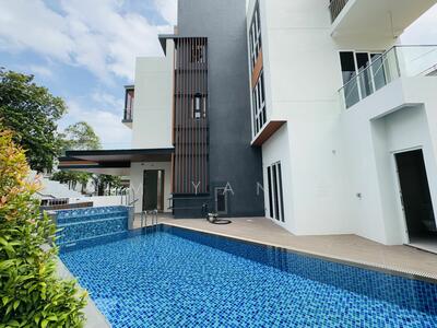 For Sale - Brand New & Luxury Bungalow/Lift& Pool/8 bedrooms all ensuite,park 5 cars inside/Serangoon MRT & Nex