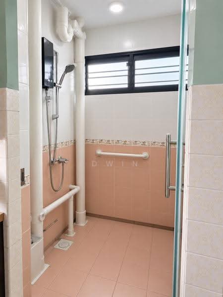 18 Eunos Crescent, 18 Eunos Crescent, Eunos / Geylang / Paya Lebar, Room Rental, 150 sqft, HDB Flat For Rent, by Edwin Hoe, 24524225 - Bathroom - PropertyGuru.com.sg