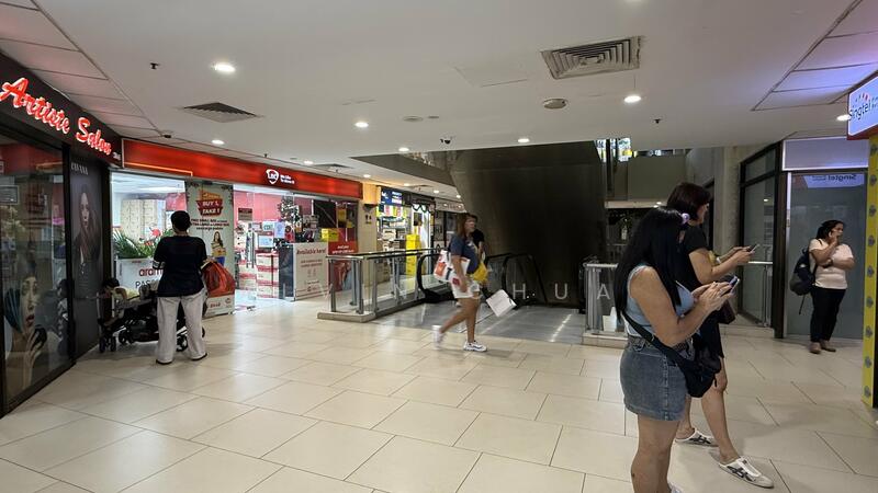 Lucky Plaza, 304 Orchard Road, 376 sqft, Mall Shop For Sale, by Alvin Chua, 24525888 - CommercialGuru.com.sg
