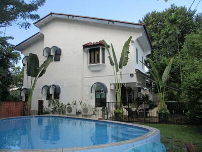 For Rent - HOLLAND at JELITA. Old World Charm. GRANNY ROOM with BATH. POOL