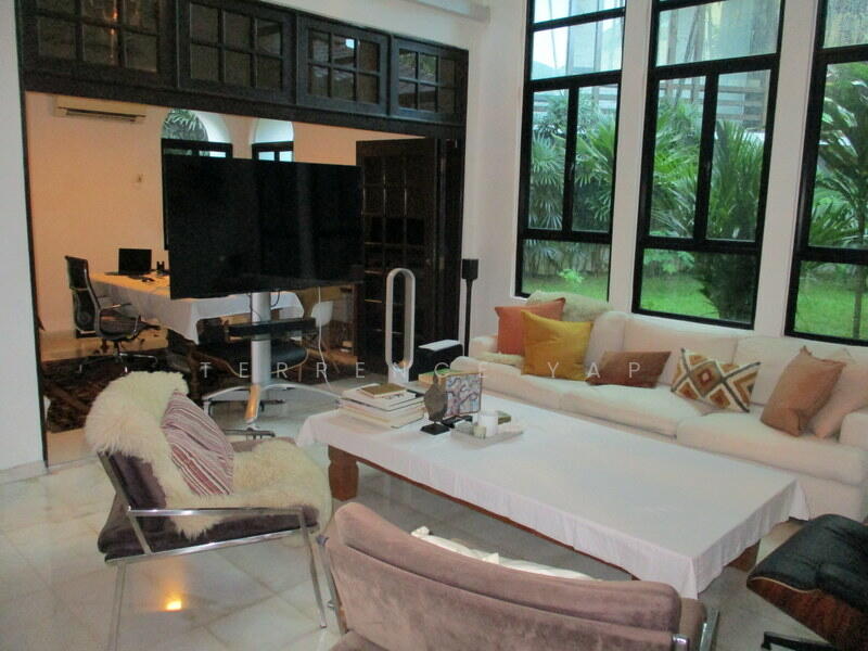 For Rent - HOLLAND at JELITA. Old World Charm. GRANNY ROOM with BATH. POOL