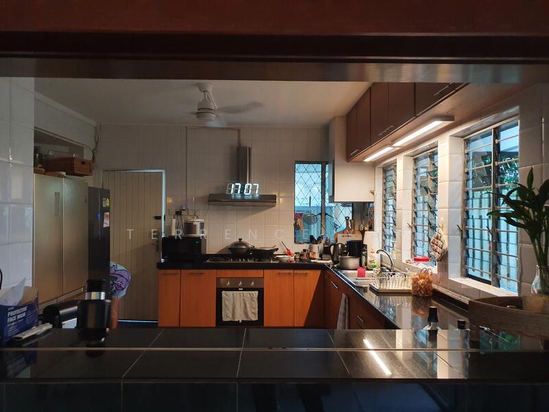 For Rent - HOLLAND at JELITA. Old World Charm. GRANNY ROOM with BATH. POOL