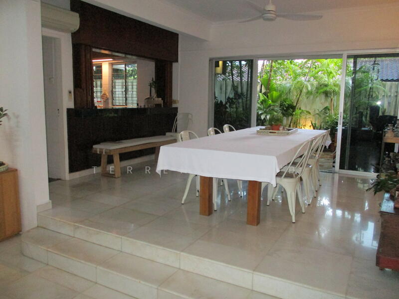 For Rent - HOLLAND at JELITA. Old World Charm. GRANNY ROOM with BATH. POOL