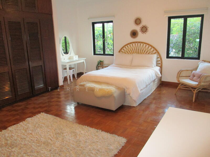For Rent - HOLLAND at JELITA. Old World Charm. GRANNY ROOM with BATH. POOL