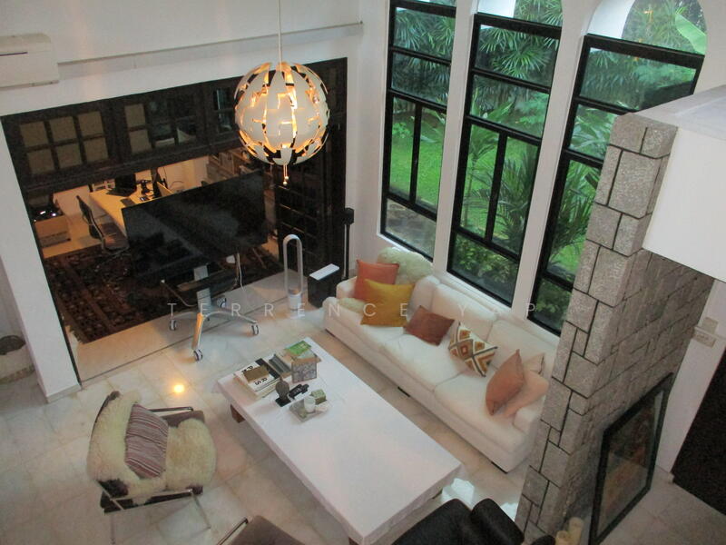 For Rent - HOLLAND at JELITA. Old World Charm. GRANNY ROOM with BATH. POOL