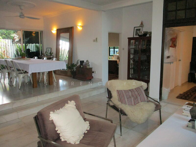 For Rent - HOLLAND at JELITA. Old World Charm. GRANNY ROOM with BATH. POOL