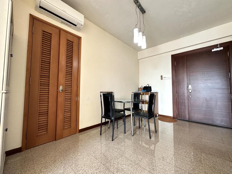 Queens, 10 Stirling Road, 2 Bedrooms, 915 sqft, Condominium For Rent, by Hani Lim, 24531967 - PropertyGuru.com.sg