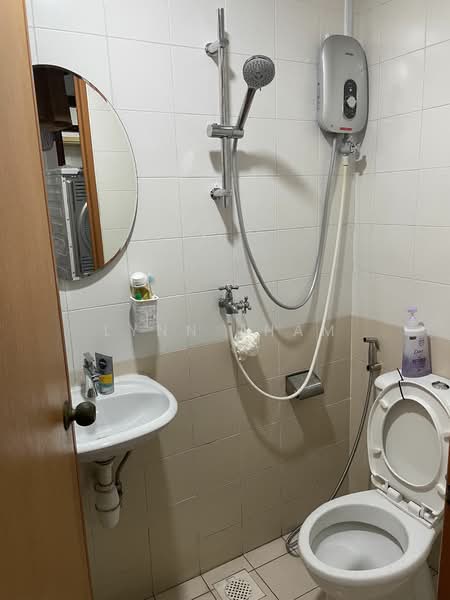 The Floravale, 236 Westwood Avenue, Room Rental, 100 sqft, Executive Condominium For Rent, by Lynn Tham, 24537697 - Common Bathroom-2 - PropertyGuru.com.sg