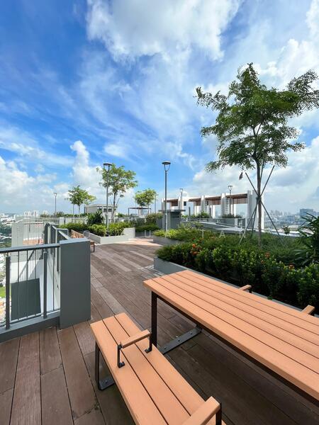 Sky deck/terrace at level 28