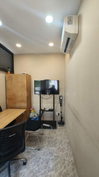 Boon Lay Shopping Centre, 221 Boon Lay Place, Boon Lay / Jurong / Tuas, 377 sqft, Other Retail For Sale, by Eddie Tan, 24542115 - CommercialGuru.com.sg