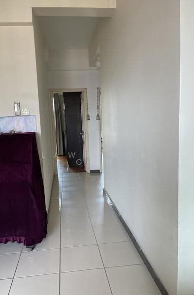 Astoria Park, 32 Lorong Mydin, Eunos / Geylang / Paya Lebar, 2 Bedrooms, 856 sqft, Condominium For Rent, by Lawrence Goh, 24547825 - Walkway Leading To Common Toilet, Common Room & Master Room. - PropertyGuru.com.sg