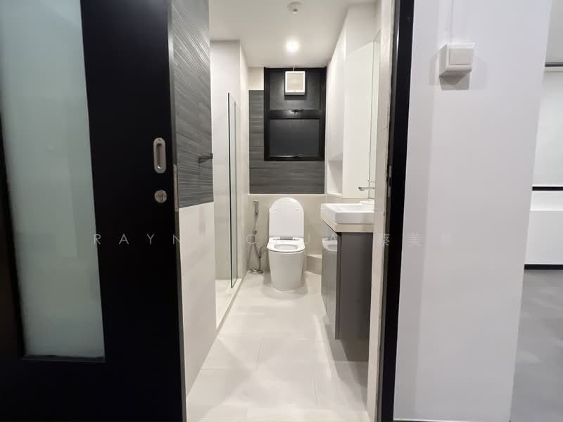 Botanic Gardens View, 1 Taman Serasi, 2 Bedrooms, 1,410 sqft, Apartment For Rent, by Rayne Chua 蔡美慧, 24548109 - Common Toilet with Shower - PropertyGuru.com.sg