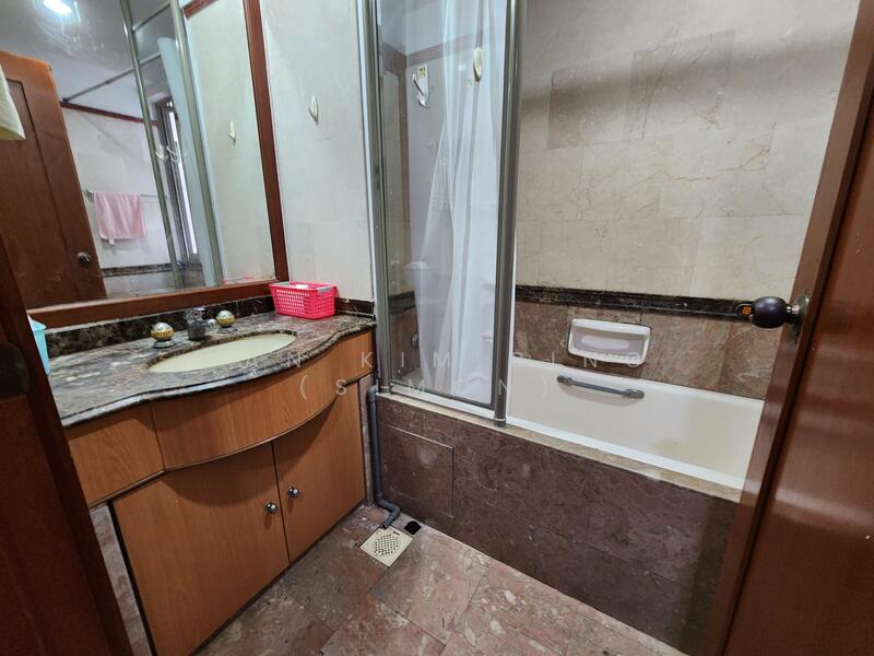 Parc Vista, 450 Corporation Road, 3 Bedrooms, 1,259 sqft, Condominium For Rent, by Simon Tan, 24548918 - Master bathroom - PropertyGuru.com.sg