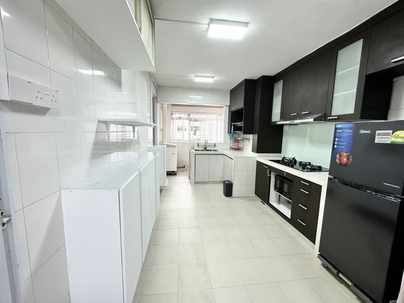 5 Lorong Lew Lian, 5 Lorong Lew Lian, 1 Bedroom, 392 sqft, HDB Flat For Rent, by Charlotte Lim, 24552849 - PropertyGuru.com.sg