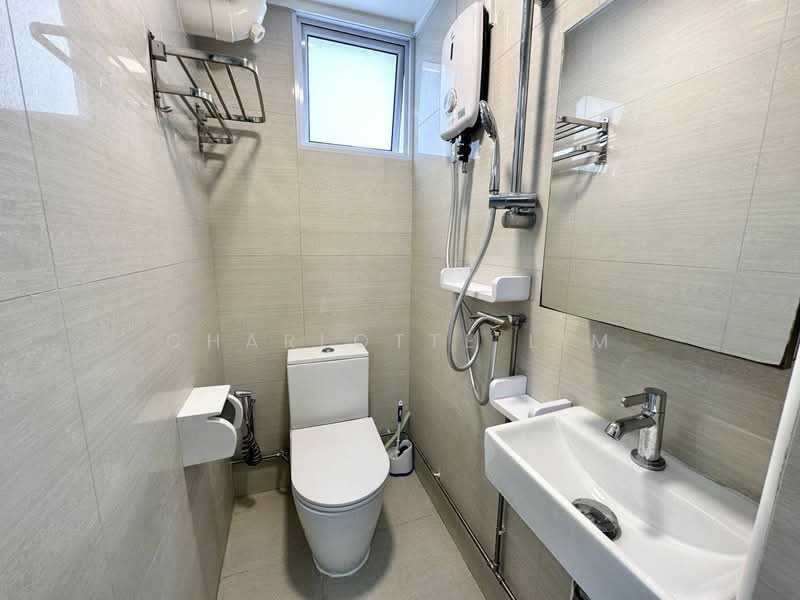 5 Lorong Lew Lian, 5 Lorong Lew Lian, 1 Bedroom, 392 sqft, HDB Flat For Rent, by Charlotte Lim, 24552849 - PropertyGuru.com.sg