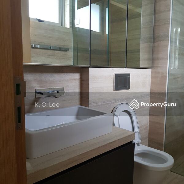 Bathroom 2 (1st Floor)