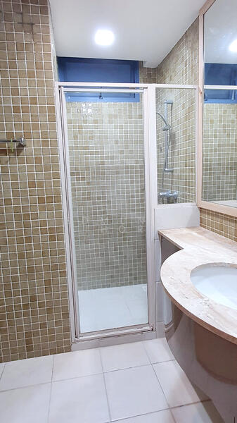 Blue Horizon, 27 West Coast Crescent, 3 Bedrooms, 1,163 sqft, Condominium For Rent, by Edmund Thor, 24558035 - Common bathroom - PropertyGuru.com.sg