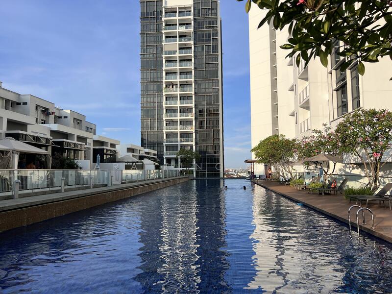 Roof top pool.