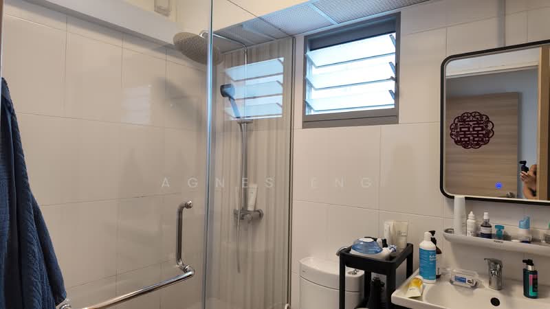 36 Margaret Drive HDB Flat For Sale at S$ 1,650,000 | PropertyGuru Singapore - Master bathroom