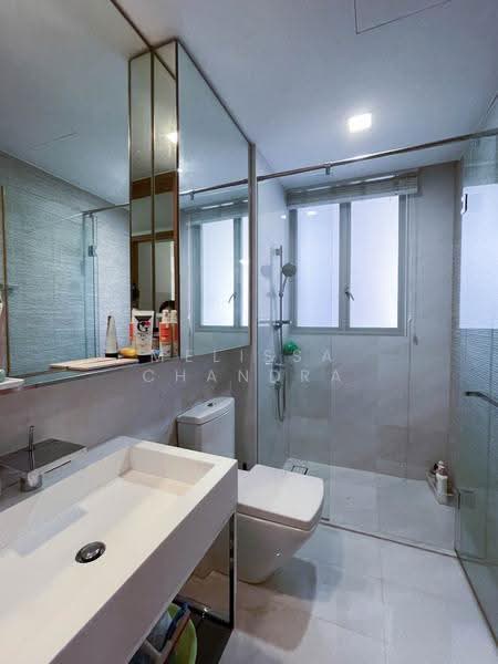 Floridian, 975 Bukit Timah Road, Clementi Park / Upper Bukit Timah, 4 Bedrooms, 1,851 sqft, Condominium For Rent, by Melissa Chandra, 24563713 - Common Bath - PropertyGuru.com.sg