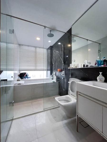 Floridian, 975 Bukit Timah Road, Clementi Park / Upper Bukit Timah, 4 Bedrooms, 1,851 sqft, Condominium For Rent, by Melissa Chandra, 24563713 - Master Bath - PropertyGuru.com.sg