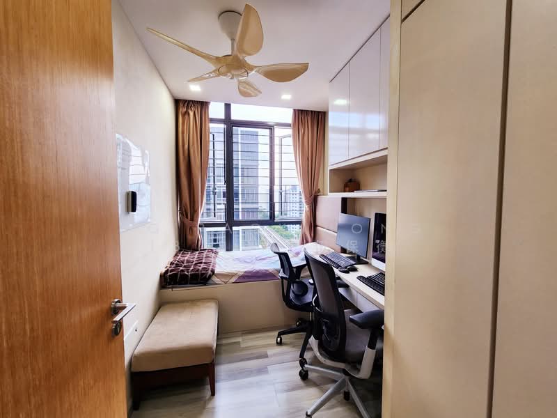 La Fiesta Condominium For Sale at S$ 1,600,000 | PropertyGuru Singapore