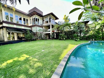 For Rent - +65*94686782 Stunning landed with beautiful lawn for rent