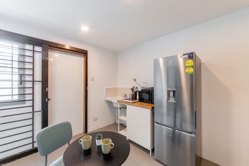 12A Lorong Salleh - Studio, Lorong Salleh, Studio, 380 sqft, Terraced House For Rent, by Cove, 24569323 - Orange kitchenette - PropertyGuru.com.sg