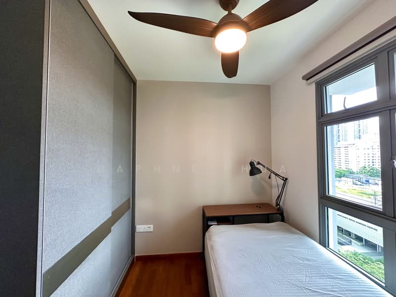 33 Margaret Drive, 33 Margaret Drive, Room Rental, 100 sqft, HDB Flat For Rent, by Daphne Phua, 24570697 - COMES WITH A WRITING/MAKE-UP TABLE AND CHAIR - PropertyGuru.com.sg